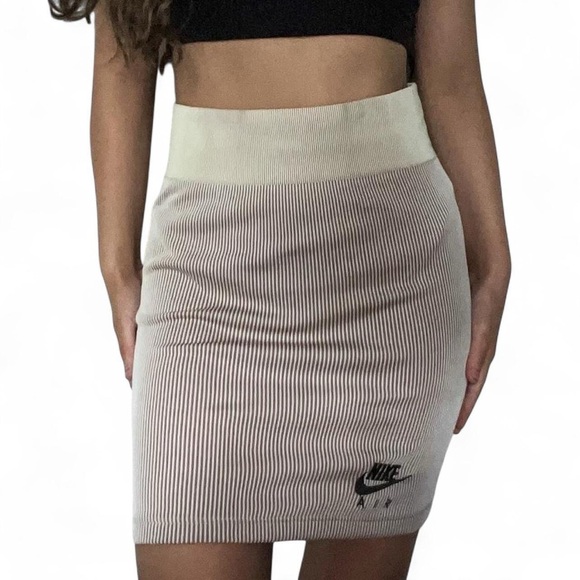 Nike Women's Cream and Black Pencil Skirt - Picture 2 of 3
